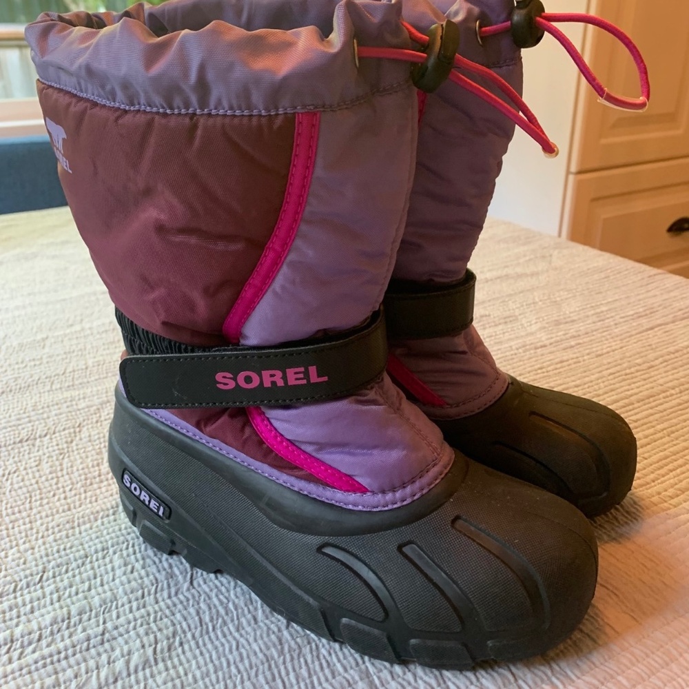 Sorel Youth Flurry Purple Dahlia winter boots sz 4